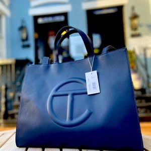 Médium telfar navy blue bag